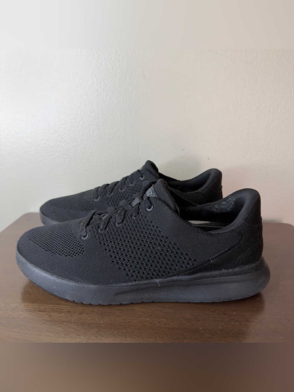 Kizik Lima Black Slip On Sneakers 8.5 Wide Mens